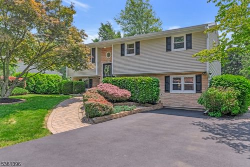 22 Messig Rd, Clinton, NJ, 08809-1240 | Card Image