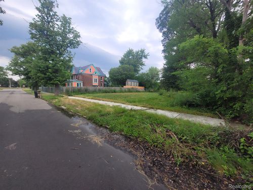 5202 Stanton St, Detroit, MI, 48208-2066 | Card Image