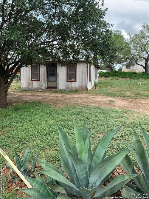 413 Ross Ave, Devine, TX, 78016-3321 | Card Image