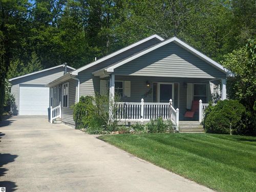387 N Huron Rd, Au Gres, MI, 48703-9617 | Card Image