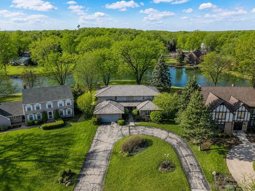 9 Buckingham Dr, Sugar Grove, IL, 60554-4199 | Card Image
