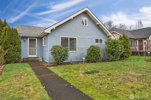 657 17th Ave, Longview, WA, 98632-1507 | Card Image