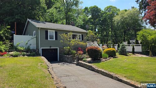 37 Grandview Ave, Stockholm, NJ, 07460-1903 | Card Image