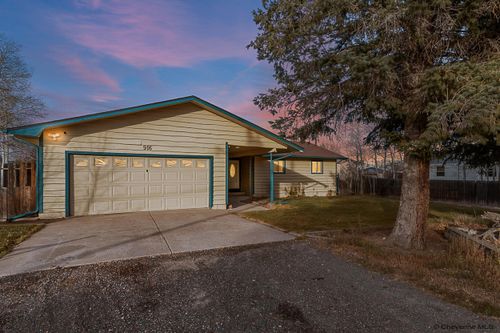 916 Cherry St, Cheyenne, WY, 82007-3310 | Card Image