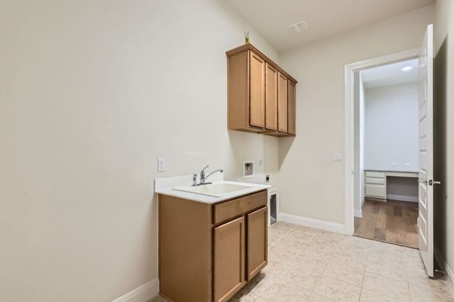 Huge laundry and mudroom | Image 25