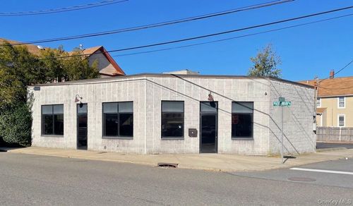 88 W Hoffman Avenue, Babylon, NY, 11757 | Card Image