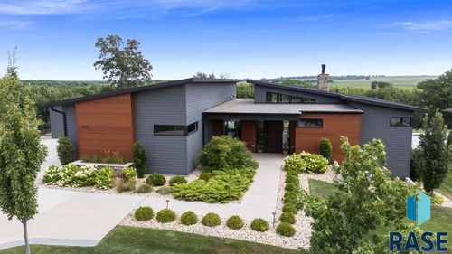 1608 S Scarlet Oak Pl, Sioux Falls, SD, 57110-7711 | Card Image