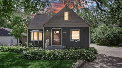9041 Revere Ct, Munster, IN, 46321-3218 | Card Image