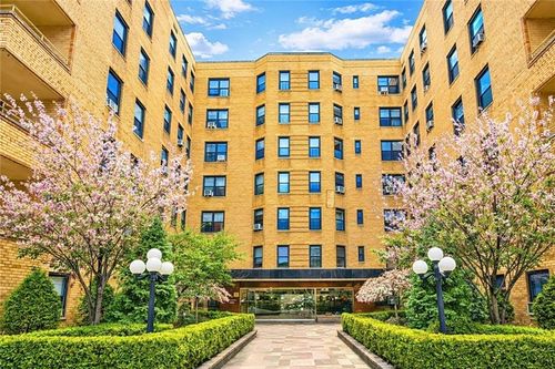 5p-2 W End Ave, Brooklyn, NY, 11235-4883 | Card Image