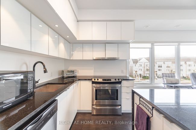 310 - 5005 Harvard Rd, Condo with 3 bedrooms, 2 bathrooms and 1 parking in Mississauga ON | Image 12