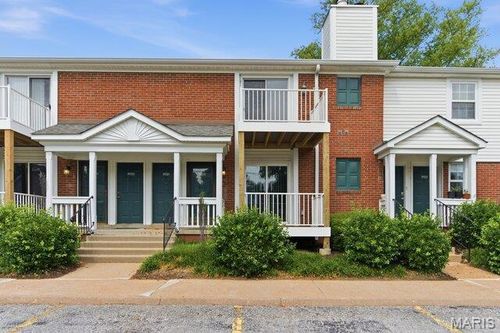 9129 Wrenwood Ln, Brentwood, MO, 63144-1603 | Card Image