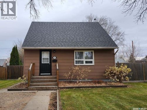 218 24th St E, Prince Albert, SK, S6V1R5 | Card Image