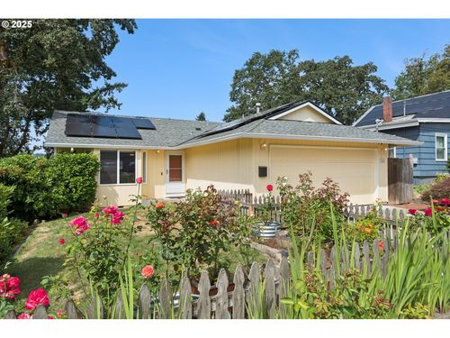 1042 Columbia Ave, Gladstone, OR, 97027 | Card Image