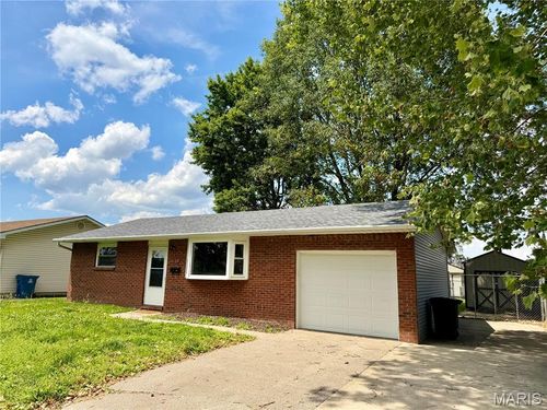 123 Irwin St, East Alton, IL, 62024-1062 | Card Image