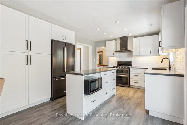 822743 1 Sideroad, House other with 4 bedrooms, 2 bathrooms and 8 parking in Chatsworth ON | Image 12