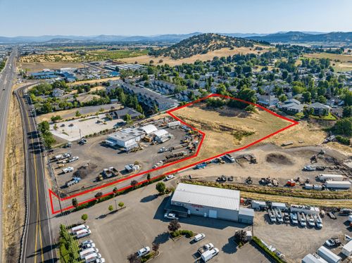 1528 Skyhawk Rdg, Medford, OR, 97504-7204 | Card Image