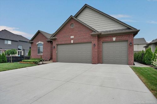 56645 Rose Garden Ln, Macomb, MI, 48042-6208 | Card Image