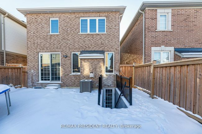 8 Troyer St, House other with 3 bedrooms, 1 bathrooms and 1 parking in Brampton ON | Image 4