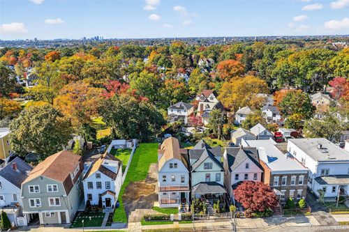 44 Madeleine Ave, New Rochelle, NY, 10801-3615 | Card Image