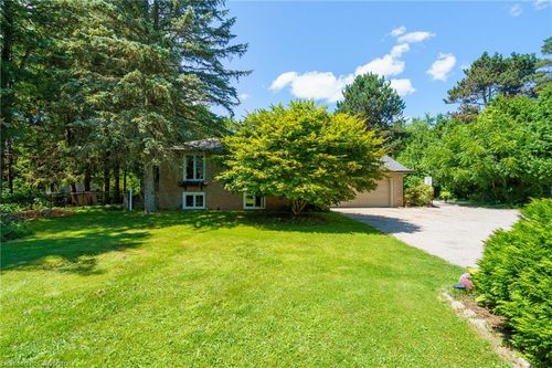 235 Concession Rd 11, Freelton, ON, L8B1H7 | Card Image