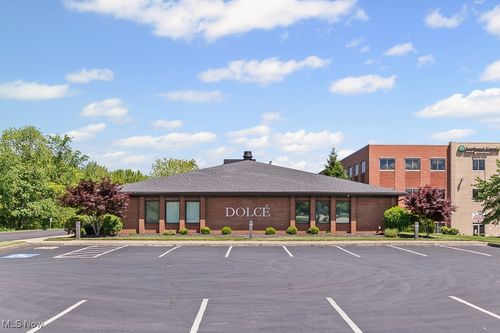 18820 Bagley Rd, Middleburg Heights, OH, 44130-3325 | Card Image