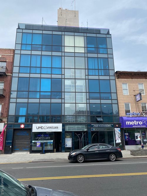 ste-b02-3272 Steinway St, Astoria, NY, 11103-4183 | Card Image