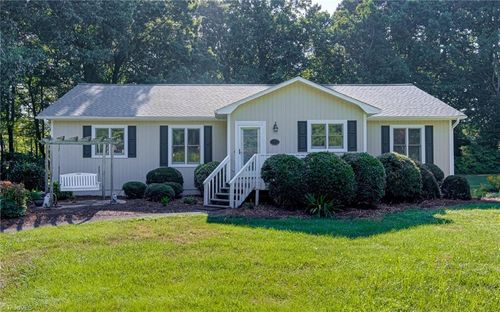8921 Harpers Grove Ln, Clemmons, NC, 27012-9722 | Card Image