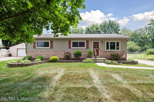 26091 Rogell Rd, New Boston, MI, 48164-9211 | Card Image