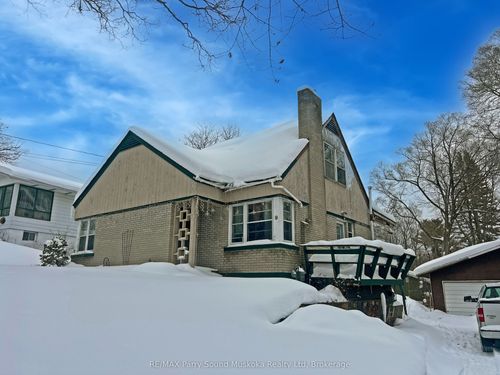 9 Wood St, Parry Sound, ON, P2A2C5 | Card Image