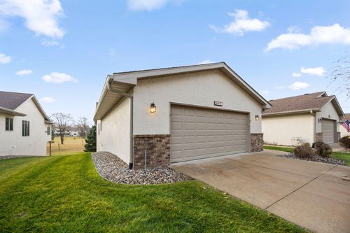 2294 Pinewood Dr, Shakopee, MN, 55379-3500 | Card Image