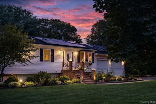 10 Joanna Pl, Port Jefferson Station, NY, 11776-2975 | Card Image