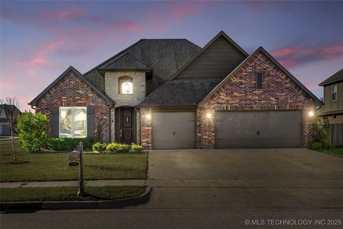 136 E 128th Pl S, Jenks, OK, 74037-4430 | Card Image