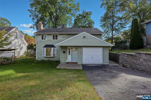 92 Grove St, Waldwick, NJ, 07463-2220 | Card Image