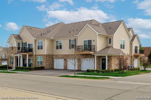 10040 Ridge Run St, Howell, MI, 48855-6321 | Card Image