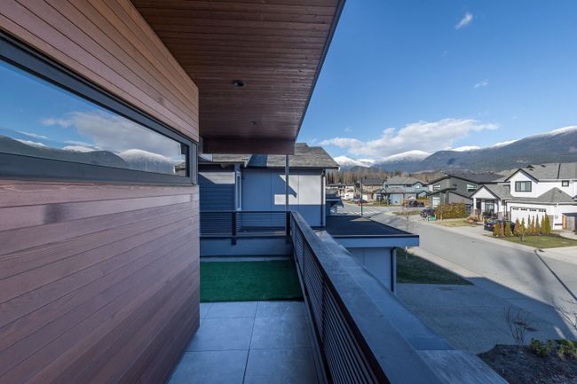 39211 Falcon Crescent, House other with 4 bedrooms, 3 bathrooms and 5 parking in Squamish BC | Image 13