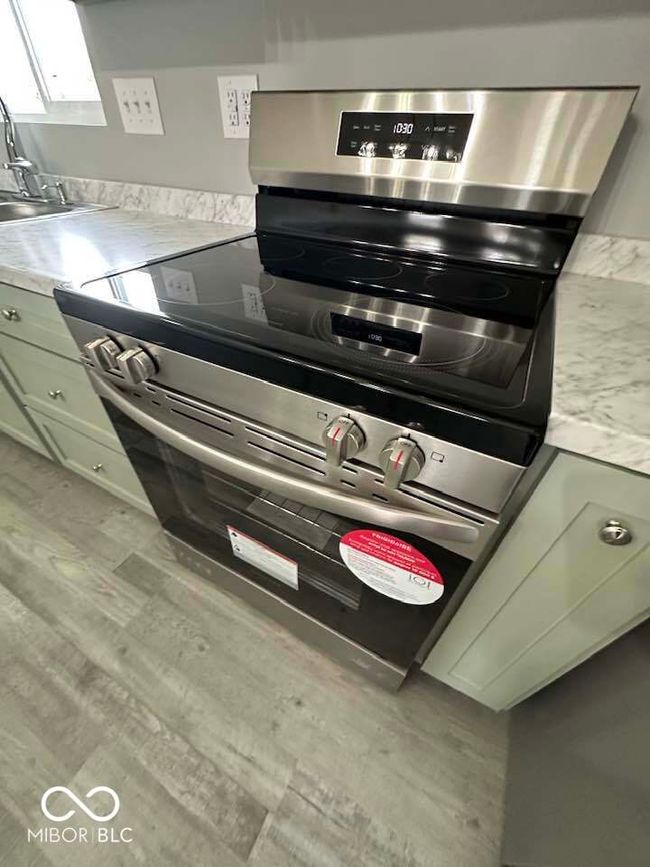 New stainless steel appliances all stay! | Image 12