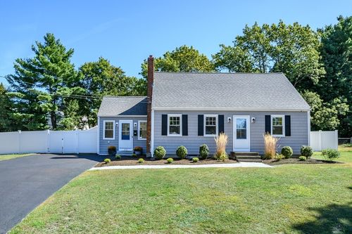 32 Irving Dr, Walpole, MA, 02081-2412 | Card Image