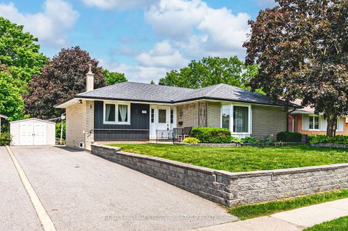 110 Melrose Ave, Barrie, ON, L4M2B3 | Card Image