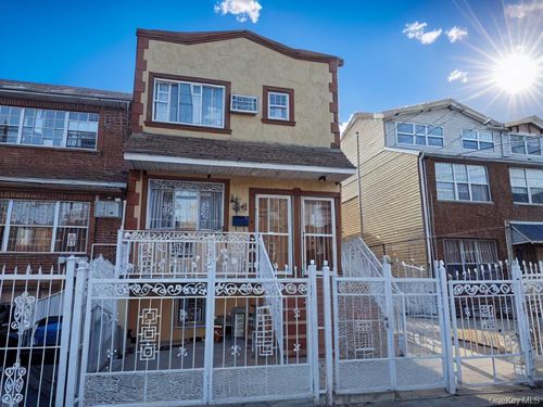 202 Berriman St, Brooklyn, NY, 11208-2318 | Card Image