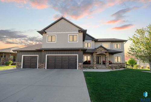 1301 Hyannis Port Ln, Sioux Falls, SD, 57106-5469 | Card Image