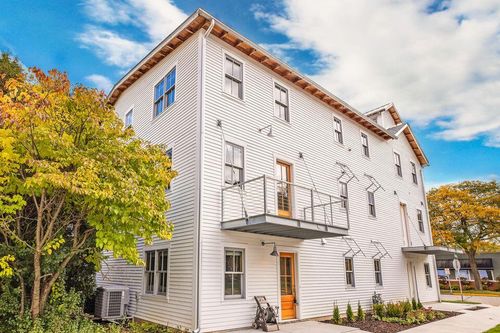 N52W6298 Mill St, Cedarburg, WI, 53012-1803 | Card Image