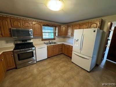 5458 Tonawanda Creek Road, House other with 3 bedrooms, 2 bathrooms and null parking in Pendleton NY | Image 3