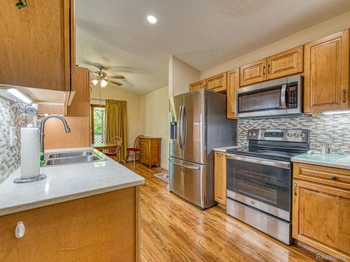 unit-6-2741 Trudy Ln, Lansing, MI, 48910-3823 | Card Image