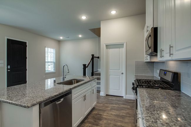 2213 Apex Dr, Townhouse with 3 bedrooms, 3 bathrooms and null parking in Flower Mound TX | Image 13