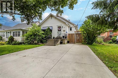 35 Hillyard St, Chatham, ON, N7L3E2 | Card Image