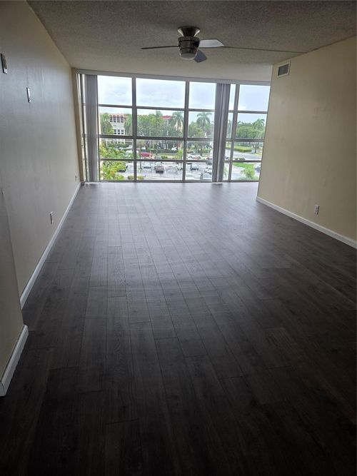 apt-409-801 Three Islands Blvd, Hallandale Beach, FL, 33009-7808 | Card Image