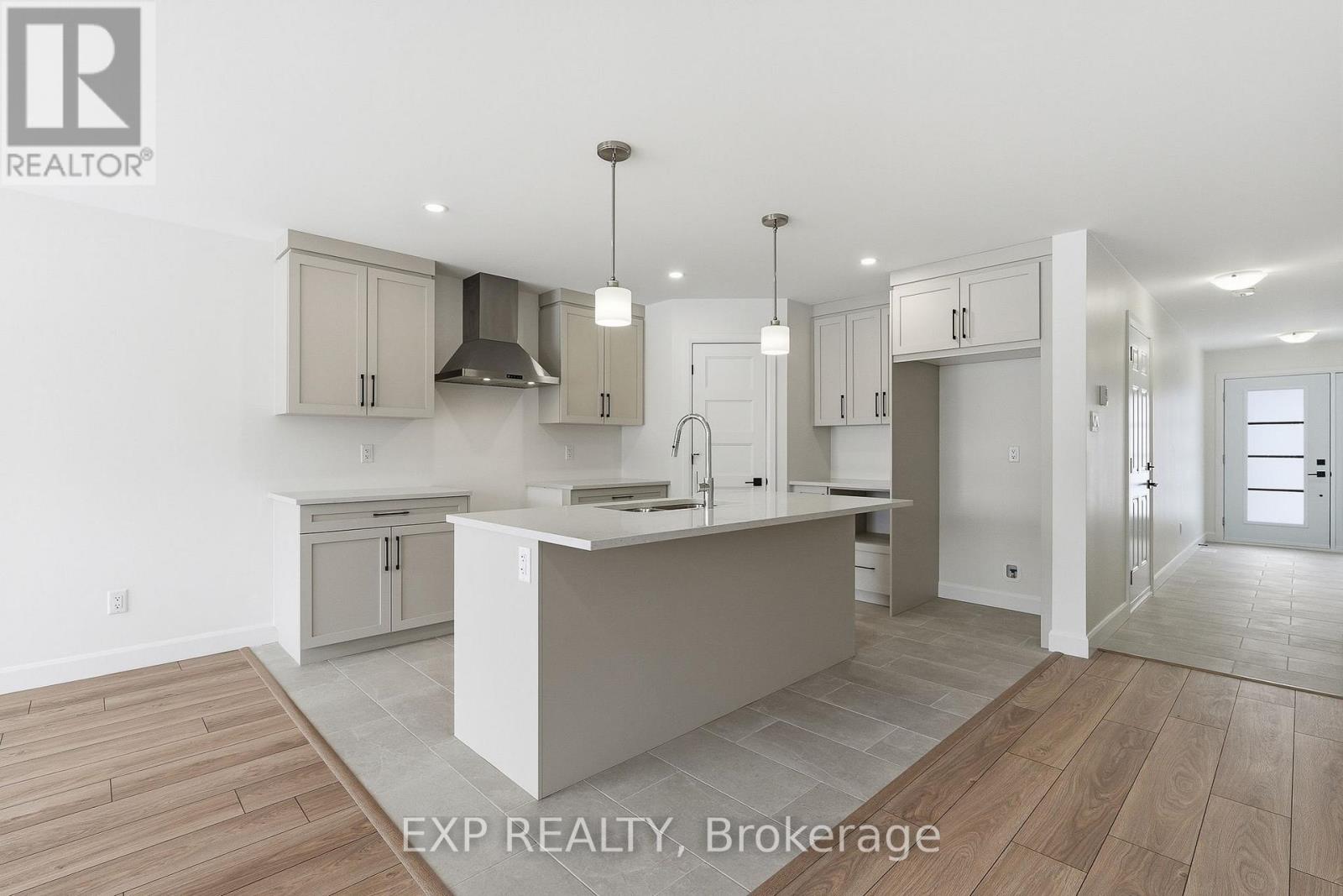 Residential in North Dundas 5