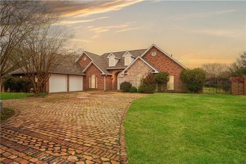 6412 Tennyson Oaks Ln, Alexandria, LA, 71301-2762 | Card Image