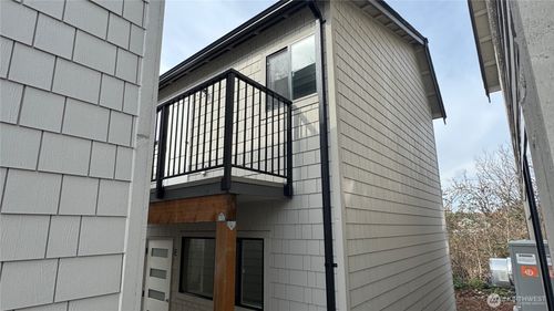 e-476 Se Barrington Dr, Oak Harbor, WA, 98277-3268 | Card Image