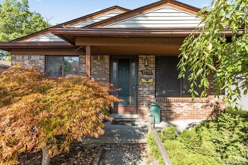 27741 Delton St, Madison Heights, MI, 48071-3319 | Card Image